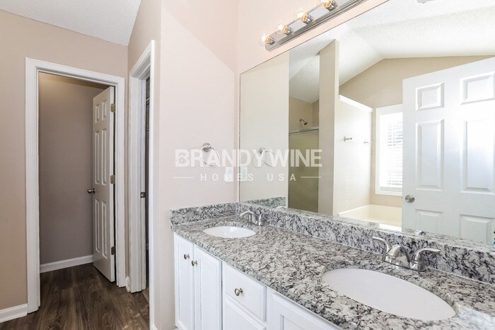 Building Photo - 255 Beranda Cir