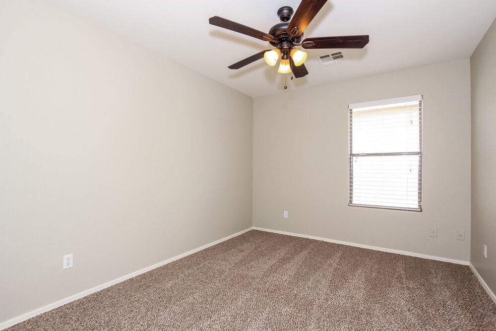 Building Photo - 2081 E Paso Fino Dr