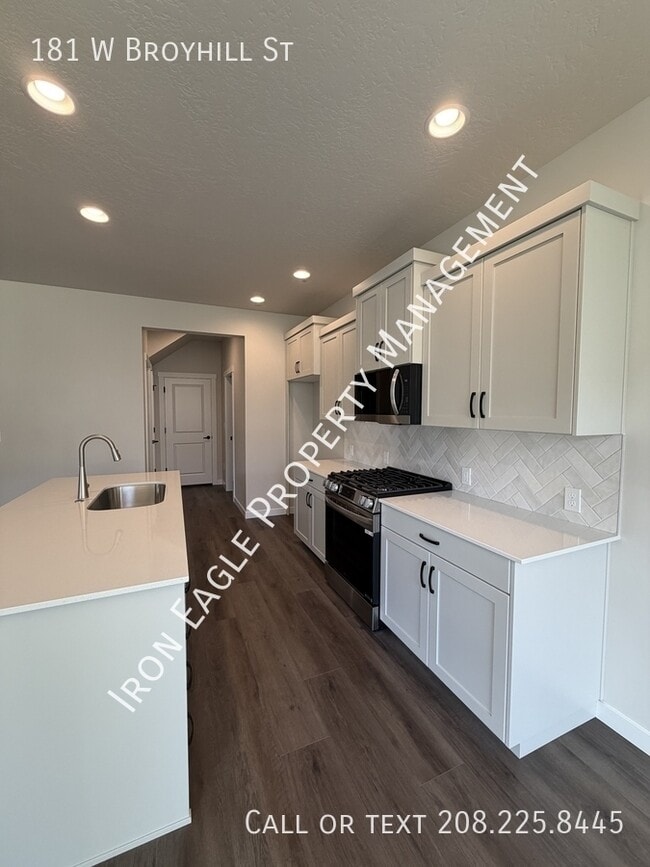 Building Photo - 181 W Broyhill St