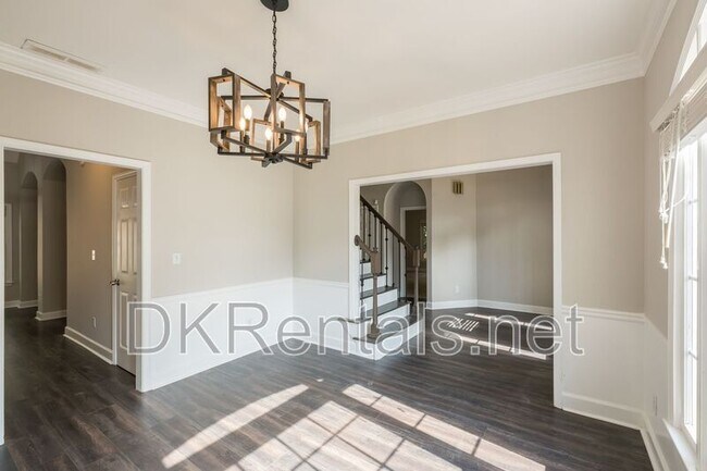 Building Photo - 1512 Fallen Leaf Dr SW