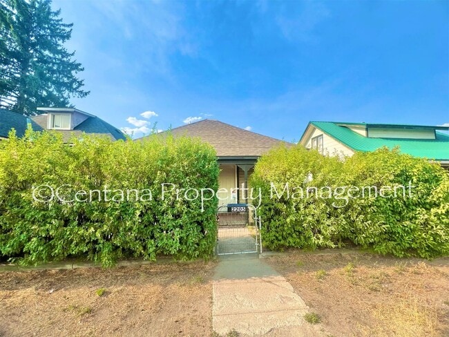 Primary Photo - Pet friendly house with a fenced yard!