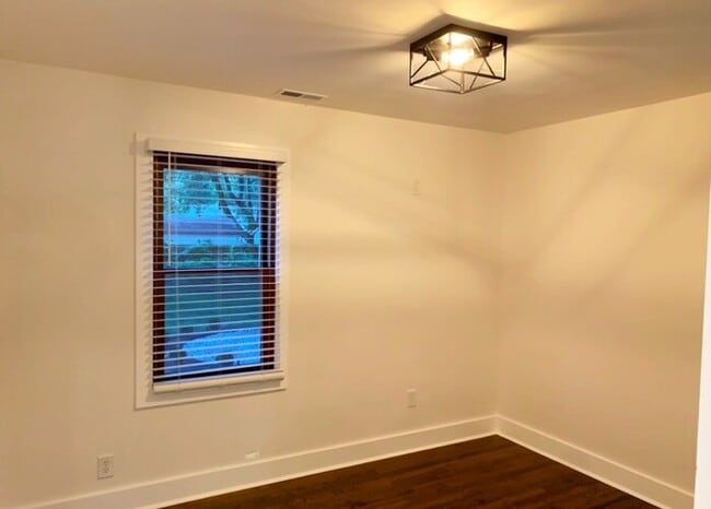 Building Photo - 1916 E 65th St