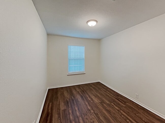 Building Photo - 26139 Flinton Dr