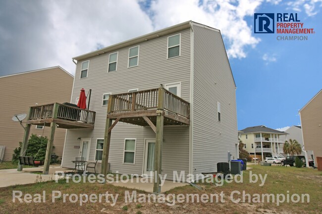 Building Photo - Spacious 3-Story Townhome in the Heart of Carolina Beach — Backs to State Park