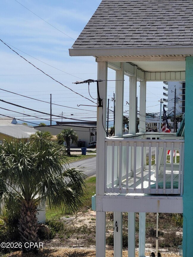 Building Photo - 4008 Crescent Dr