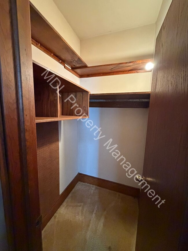 Building Photo - 3 bedroom 1.5 Bath Home