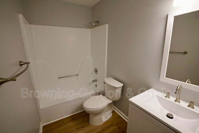 Building Photo - 3332 Oak Trees Ct