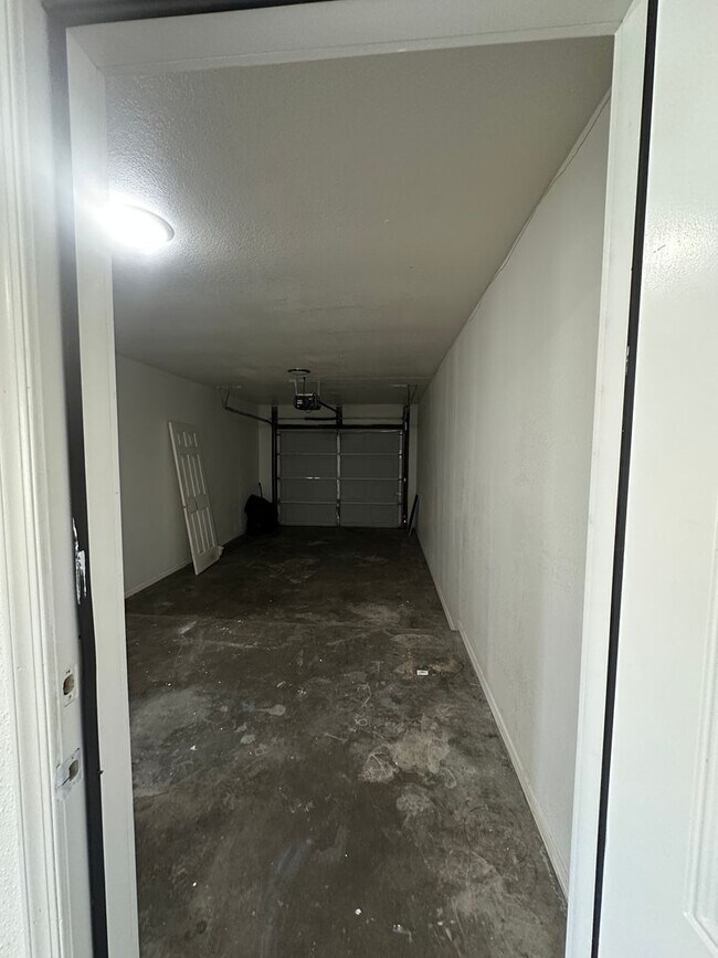 Building Photo - Kinkead Duplex