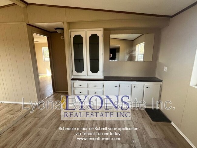 Building Photo - 10279 Barneyville Rd