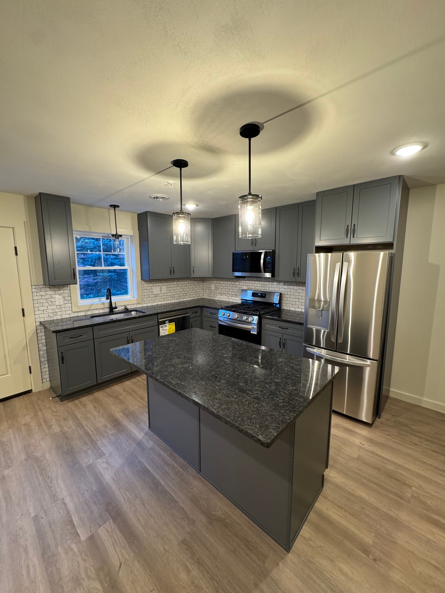 Building Photo - 6 Locust Ave