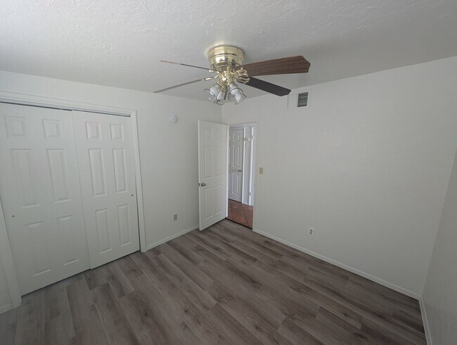 Building Photo - 4 Bedroom and 2 Bath Rental