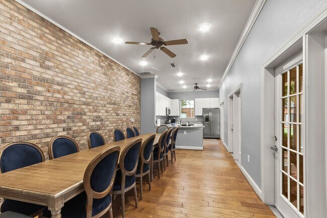 Building Photo - Midtown Village 2 Bed 2 Bath Condo! Available June 1st!