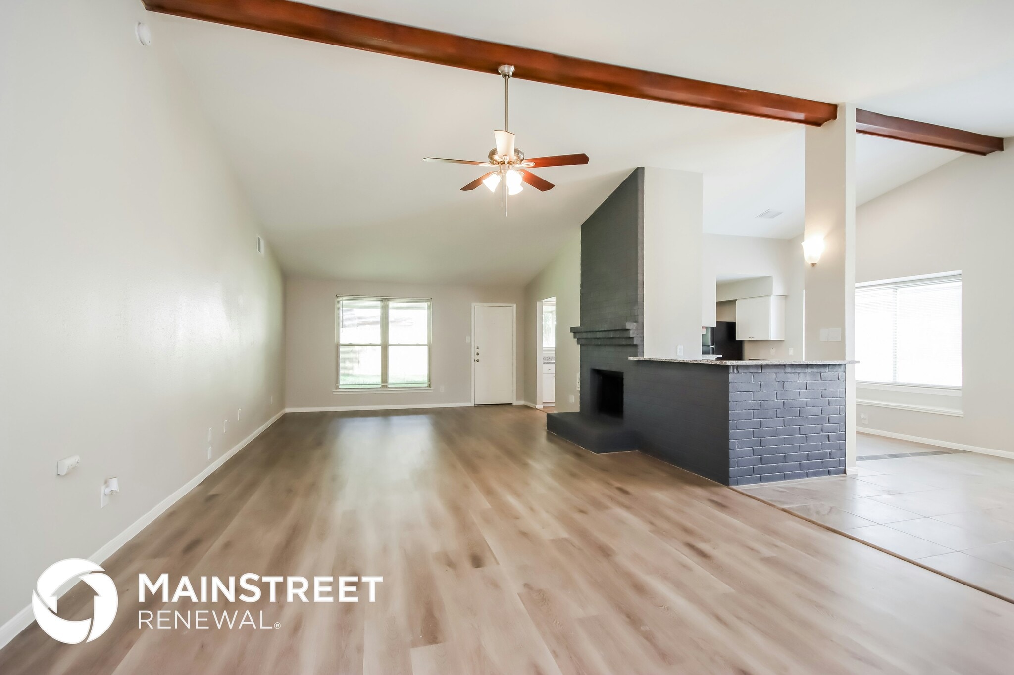 Building Photo - 8811 Oakleaf Forest Dr