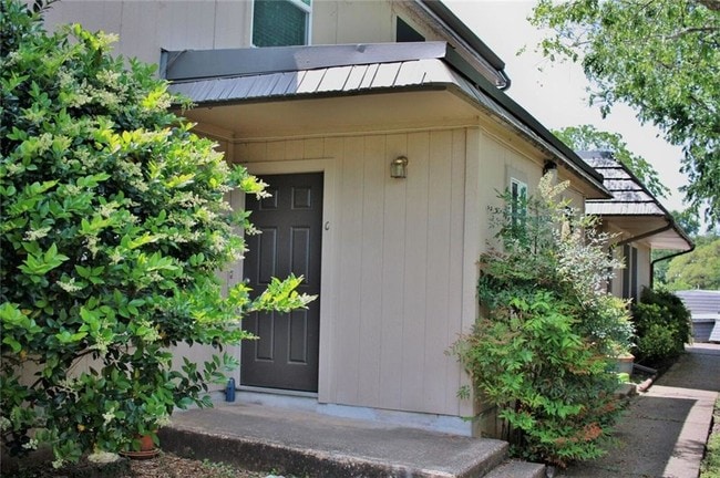 Building Photo - 705 Castle Ridge Rd