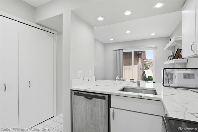 Building Photo - 5271 Wright Way E