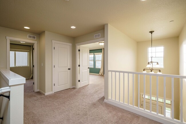 Building Photo - March Move In Special $500 Off Move In Fee...