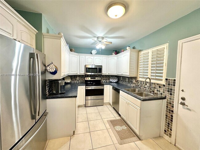 Building Photo - 462 Golden Isles Dr