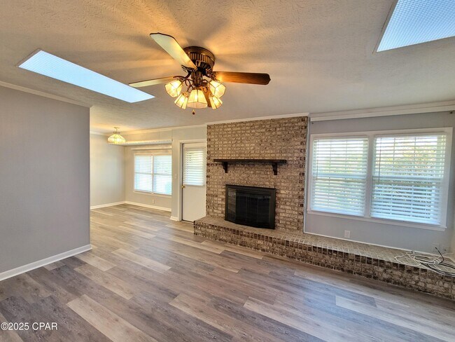 Building Photo - 2512 W 27th St