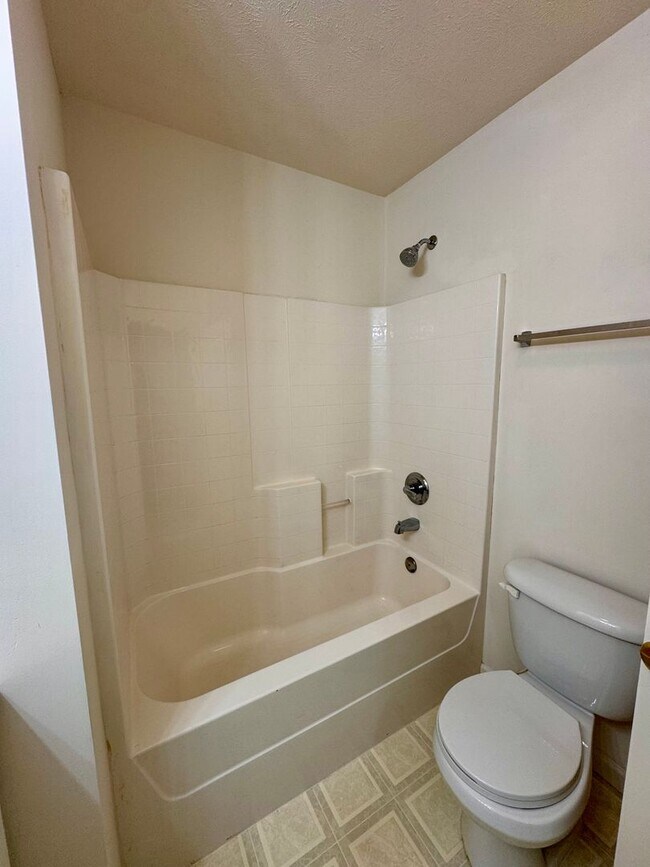 Building Photo - 2948 Crystal Spring Ln