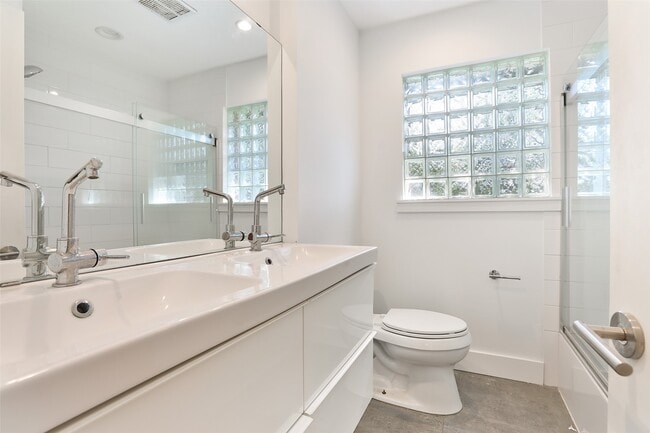 Building Photo - 4613 Libbey Dr