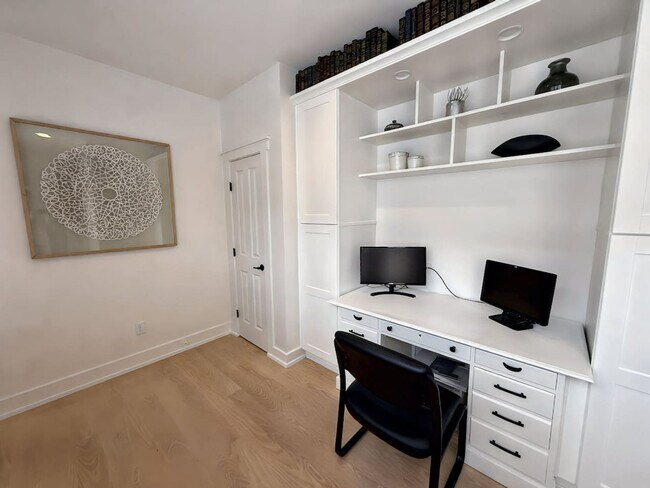 Building Photo - 1408 Pleasant St