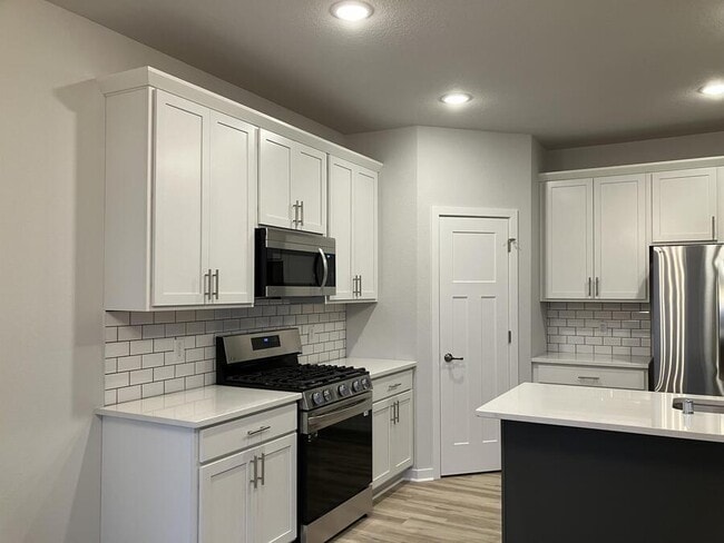 Building Photo - 993 Cascade Cir