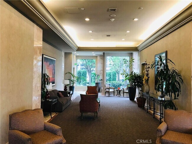 Building Photo - 525 E Seaside Way