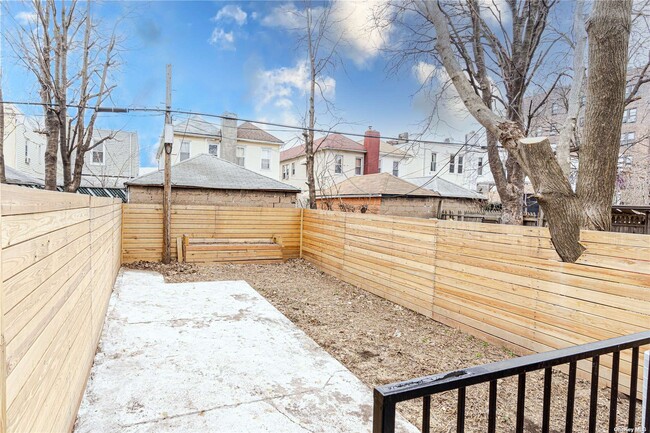 Building Photo - 282 E 38th St