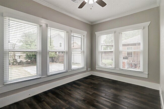Building Photo - 2333 Lidstone St
