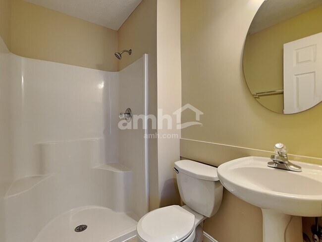 Building Photo - 2422 Hilliard Dr