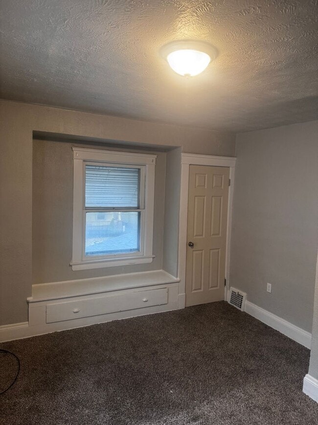 Building Photo - 665 E 131st St