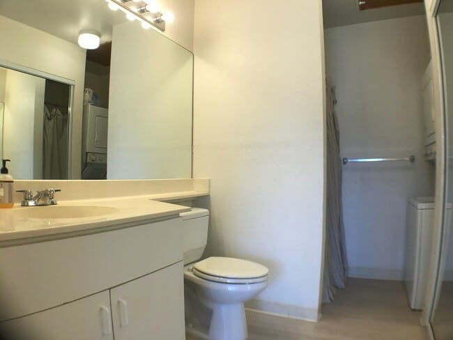 Building Photo - Large Studio, 1 Bath, 1 Parking at CORONADO!