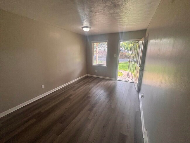 Building Photo - 3021 Ashwood St