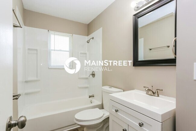Building Photo - 3 Bedroom Pet-Friendly Home in Columbus, OH with Main Street Renewal