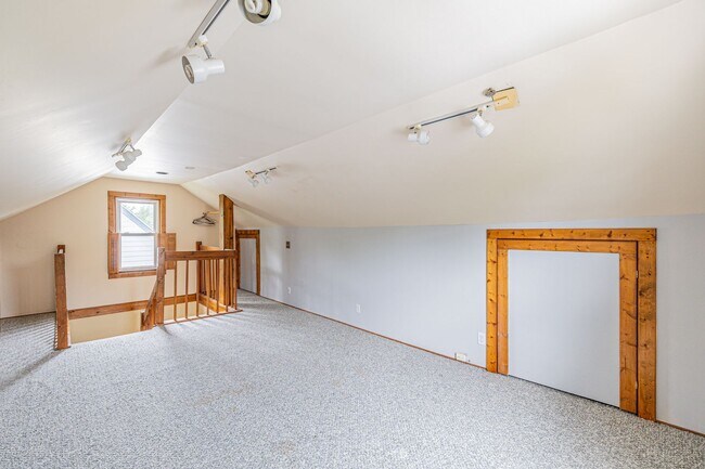 Building Photo - 54 Seminole Way