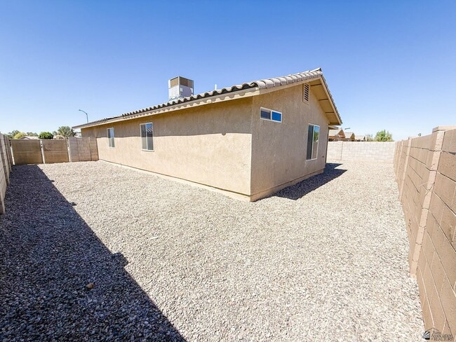 Building Photo - 1175 S 47th Ave