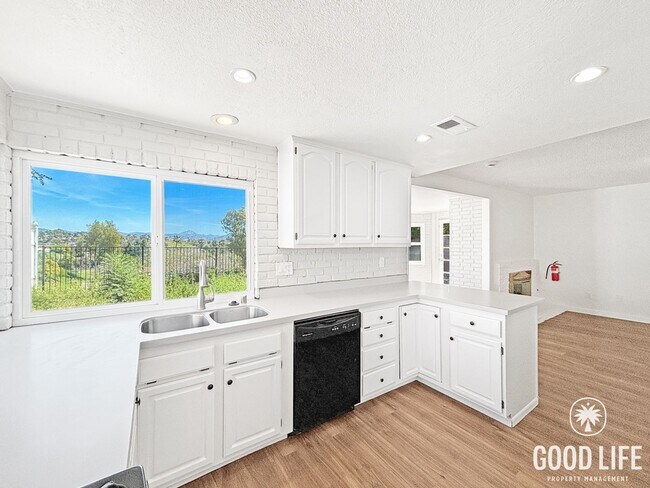 Building Photo - Charming 4BD/3BA 2-Story House in Spring Valley W/ W/D, A/C, Large Balcony, & Community Pool, Par...