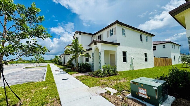 Building Photo - 2632 SE 27th Dr