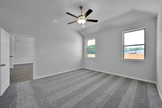 Building Photo - 17620 Cedar Crst Dr