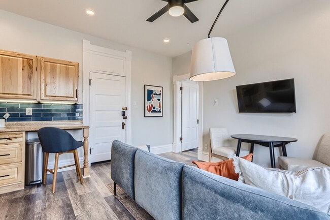 Building Photo - 2805 E 16th Ave