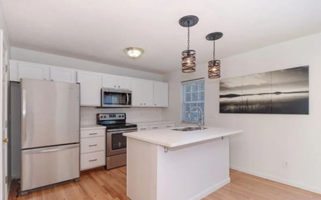 Building Photo - Spacious & Stylish 4-Bed, 4-Bath Townhome in Desirable North Normal