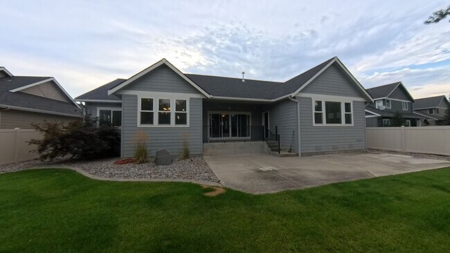 Building Photo - 6892 Baudelaire