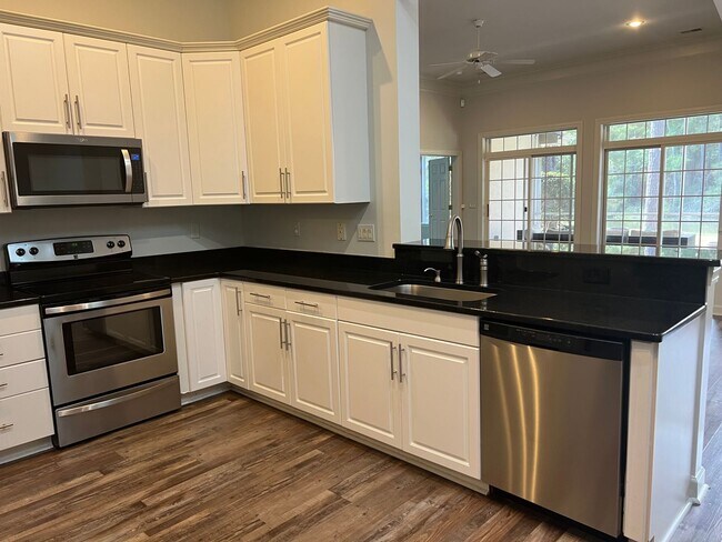 Building Photo - Charming 3BR Home in Rose Hill!