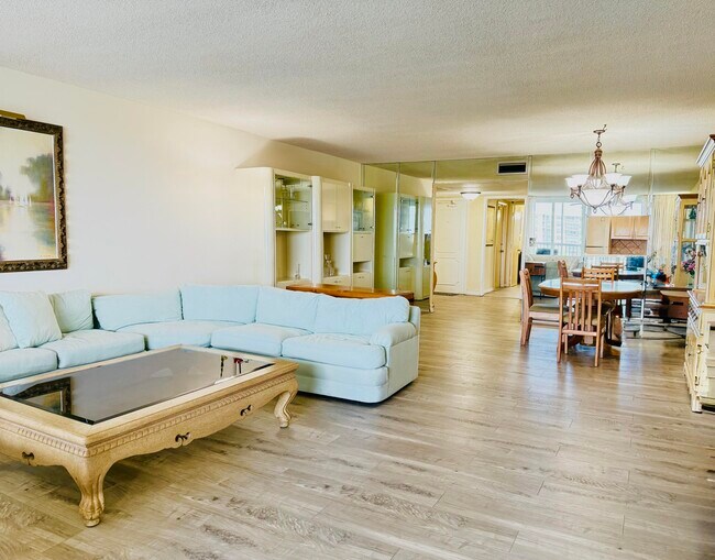 Building Photo - 3051 N Course Dr