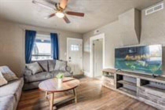 Building Photo - 255 1st Ave E N