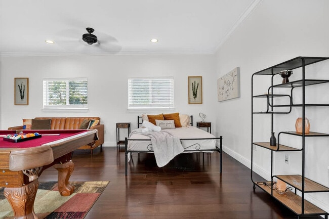 Building Photo - 1705 NE 11th St