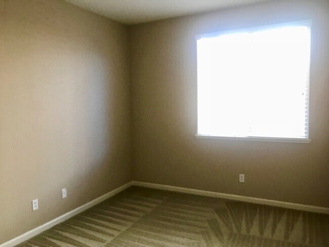 Building Photo - Beautiful Single Story 4 Bedroom in Shadow...