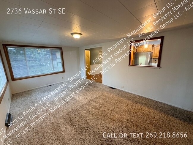 Building Photo - 2736 Vassar Dr SE