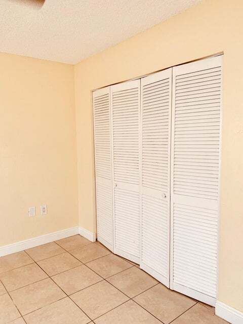 Building Photo - 1566 Lake Crystal Dr