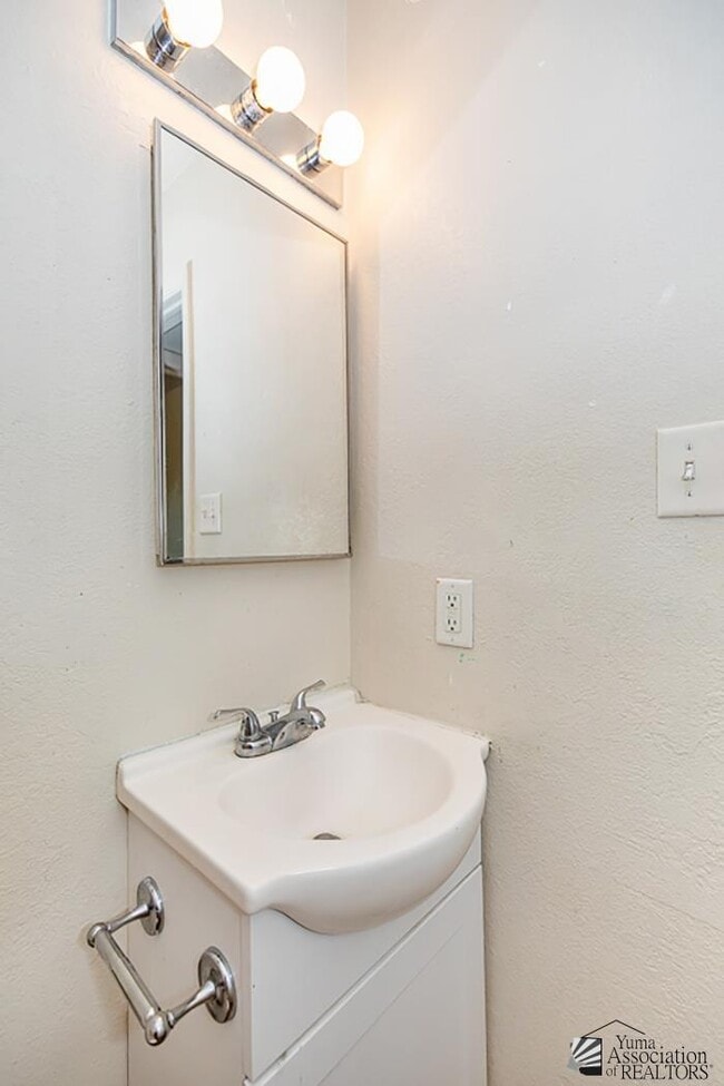 Building Photo - 605 S El Prado Rd